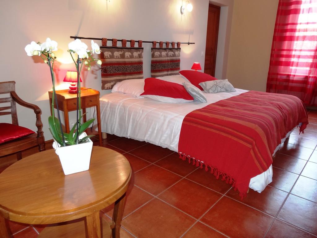 Jardin De Canaan Saint-Julien-de-Chedon Room photo